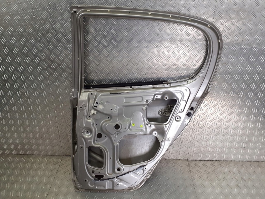 фото №2, Двері правий задня toyota yaris i 1d2