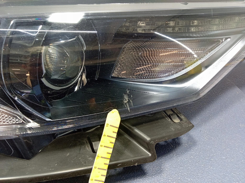 Maserati levante фара правый перед лампа передняя ксенон led 670034638 Киев