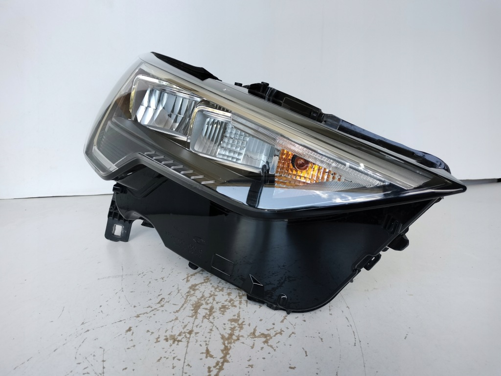 Купить Фара правый  фара audi q3 2 83a 18- full led