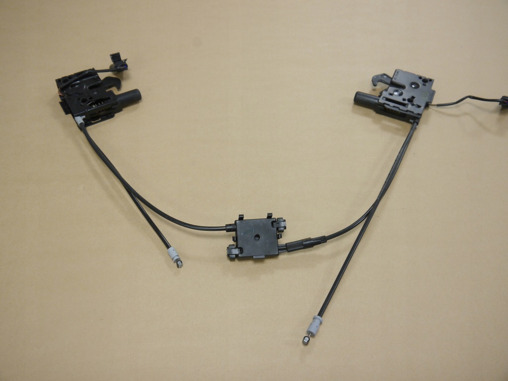 фото №1, Audi a1 82a замки капот перед 82a823509