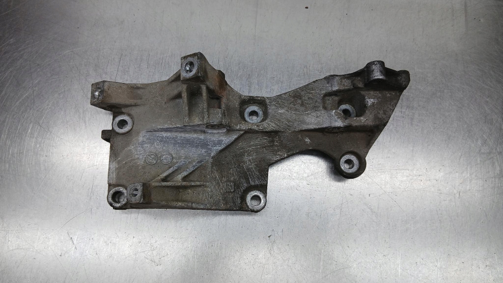 Купить Кронштейн генератора 045903143e skoda fabia 1 1.4 tdi