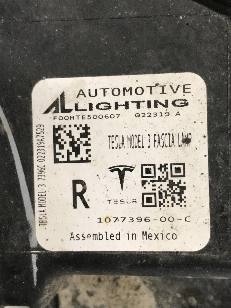 Tesla model 3 противотуманная фара drl правый перед 1077396-00-c Цена