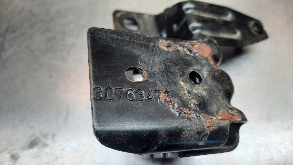 фото №5, Кронштейн кронштейн 30763473 volvo v70 iii 2.5t 07r