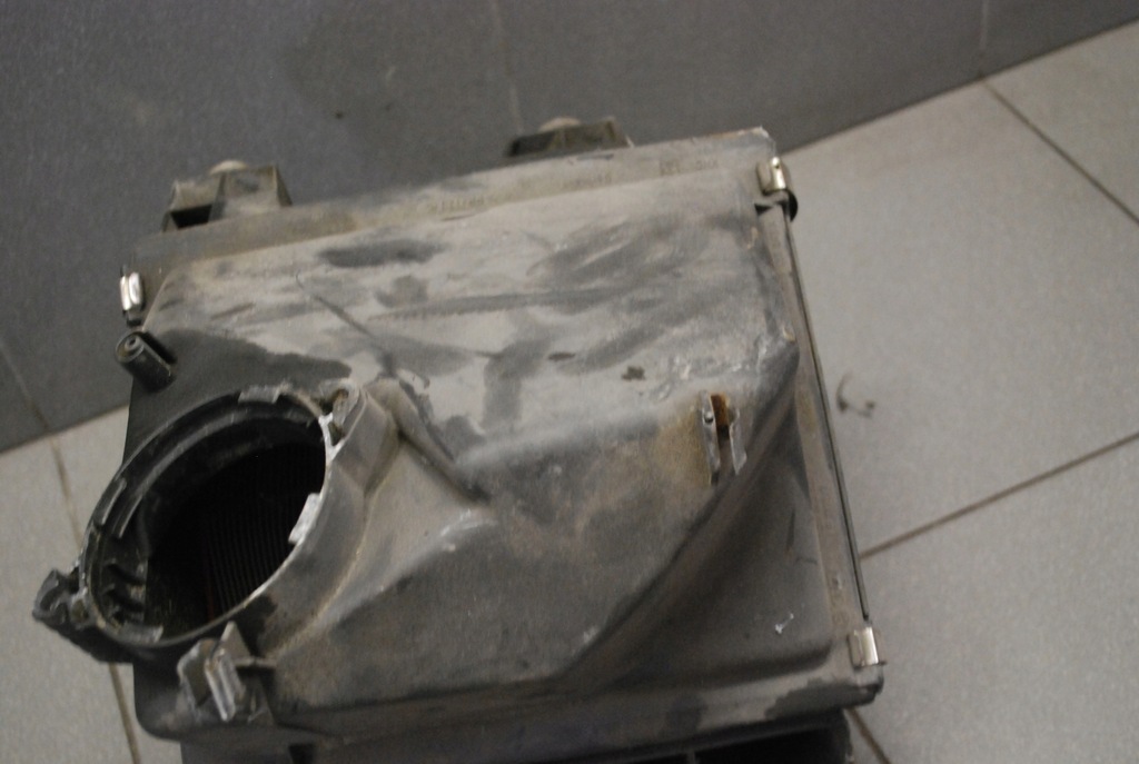 фото №6, Корпус фільтра повітря audi a6 c5 4b0133835l