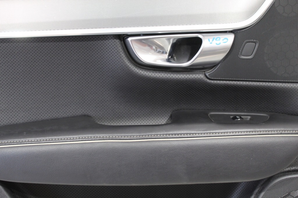 фото №2, Обшивка двері лівий задня шторка volvo v90 r-design