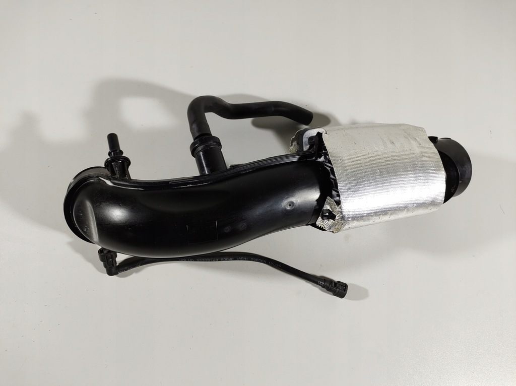 фото №15, Volvo v40 12r- труба шланг повітря 31370975