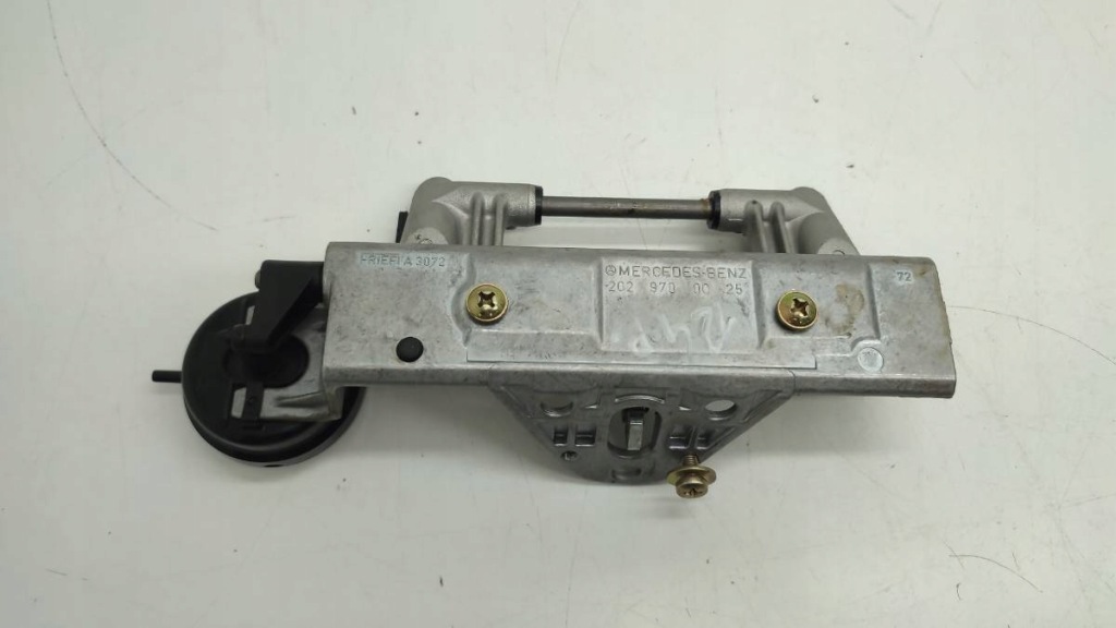 фото №1, Замок подголовник задняя mercedes w124 sedan 2029700025