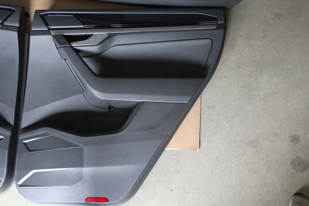 фото №1, Оббивка правий задня двері vw touareg iii шкіра сталь