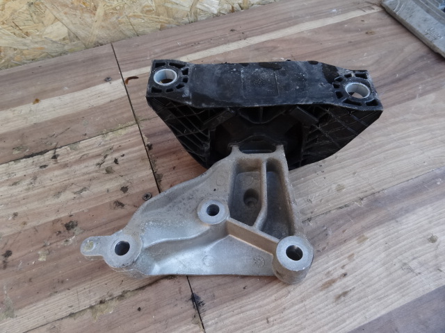 фото №4, Dacia dokker 2013 1,6 8v подушка двигателя кронштейн org