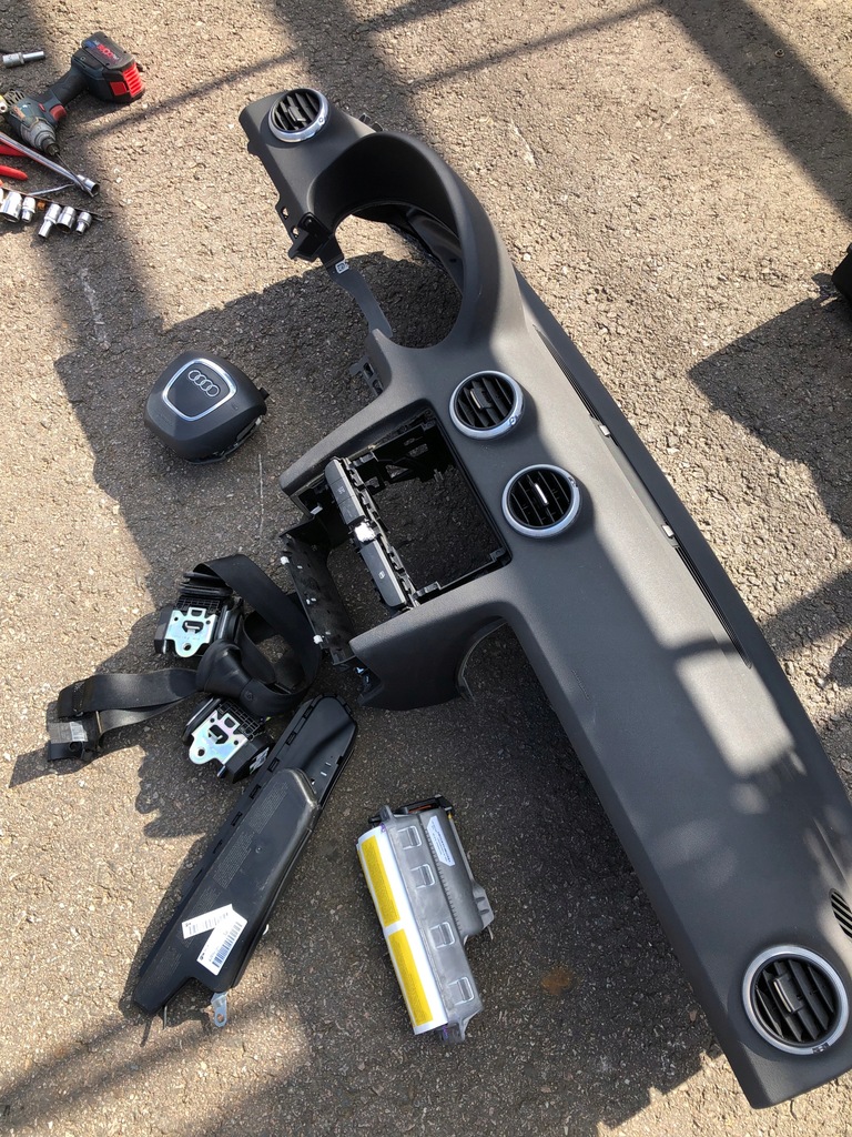 фото №1, Audi a3 8p консоль приборная панель подушка безопасности подушки безопасности ремни