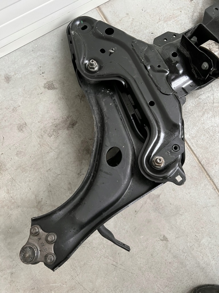 фото №6, Підрамник підрамник передні перед citroen c3 iii 1.2 бензин