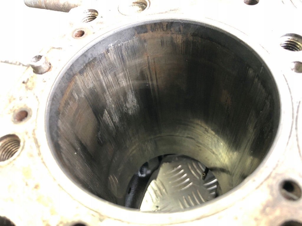 фото №8, Nissan atleon 3.0d блок двигателя 69t45 bd30d tw09482e