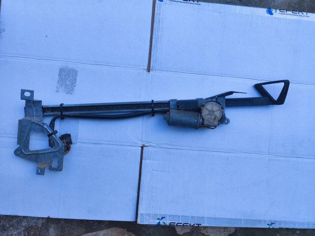 фото №1, Podajnik поперечина правий mercedes w124 coupe