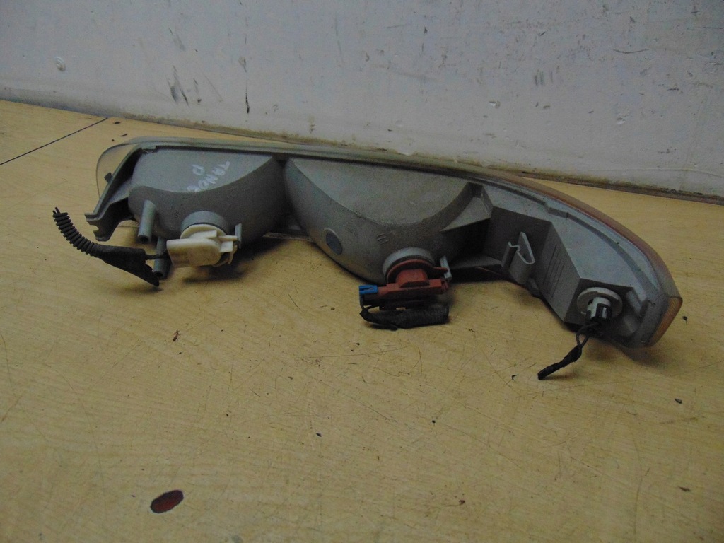 фото №11, Лампа поворотник поворотник правий chevrolet tahoe