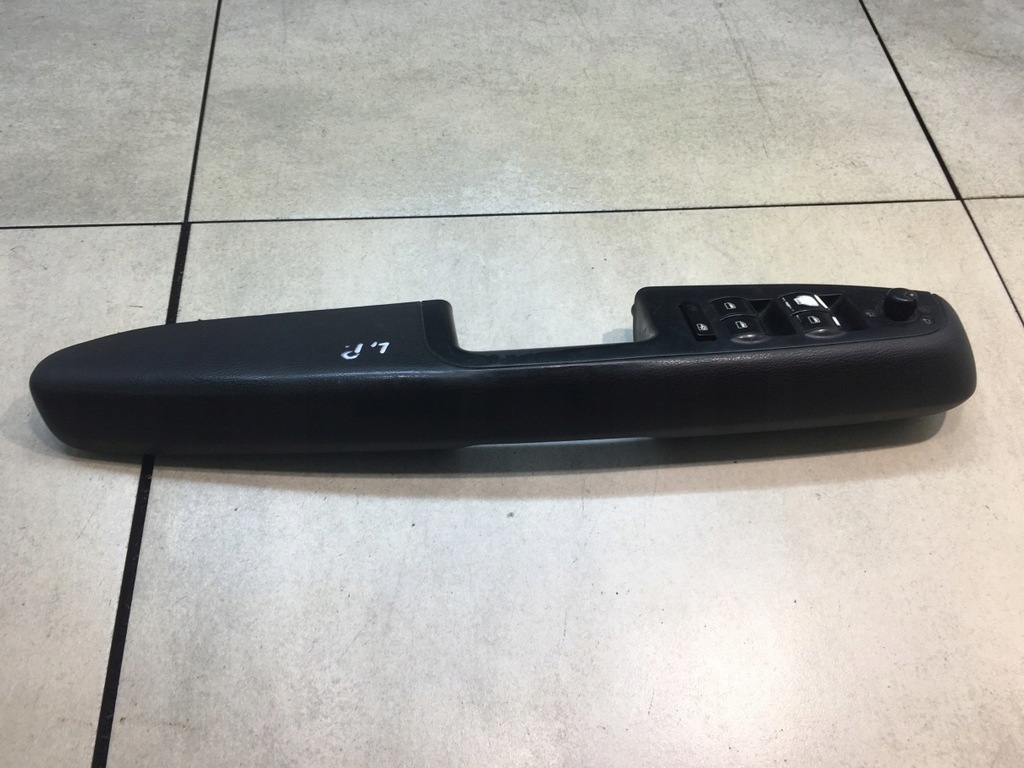 фото №5, Панель окон кронштейн дверь левый перед a4 b7 8e1867171