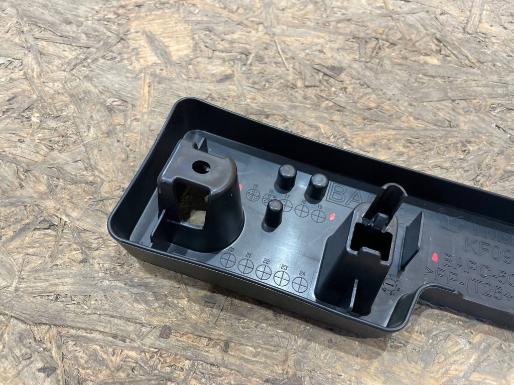 фото №7, Mazda 6 gj iii 3 lift 15-18 молдинг подкладка pod номерной знак бампер перед