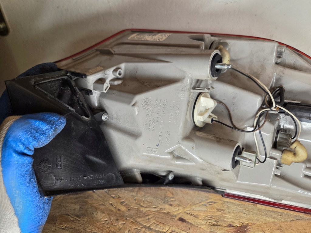 Лампа правий задній права задня opel astra j універсал 13282243 Ціна