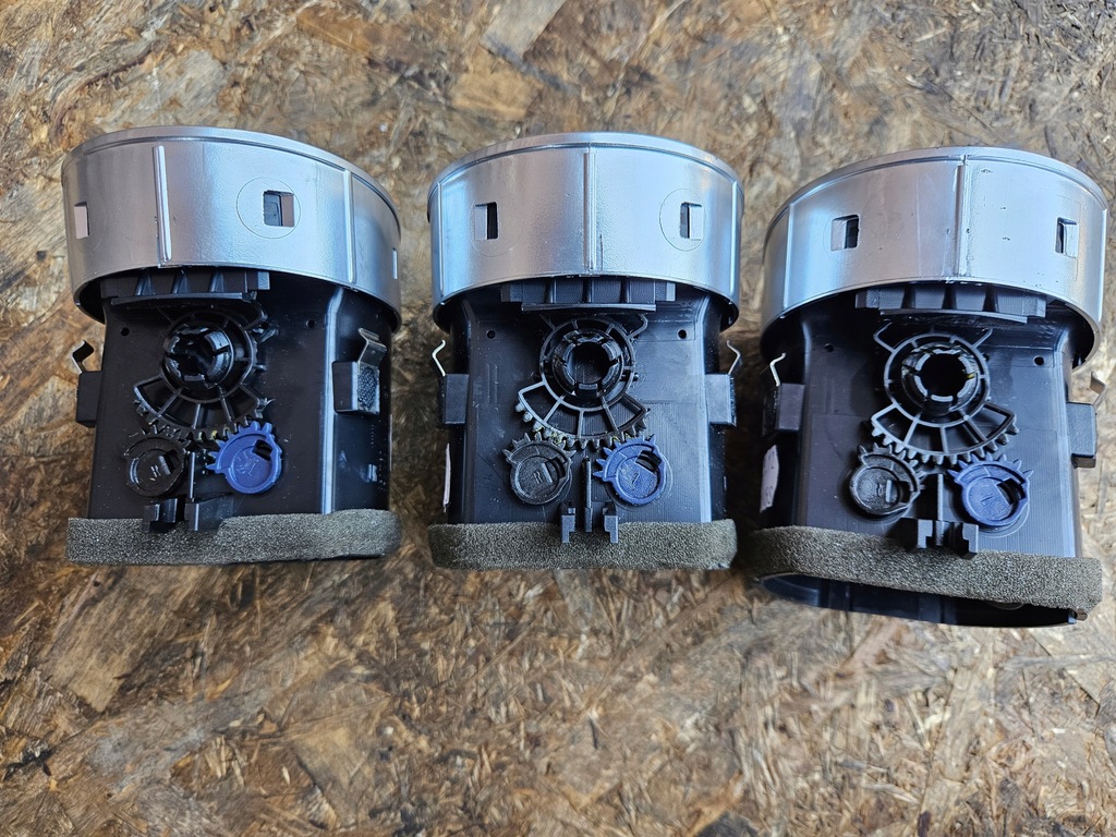 фото №5, Решітка обдув панелі консолі середня середина seat exeo 3r0820951