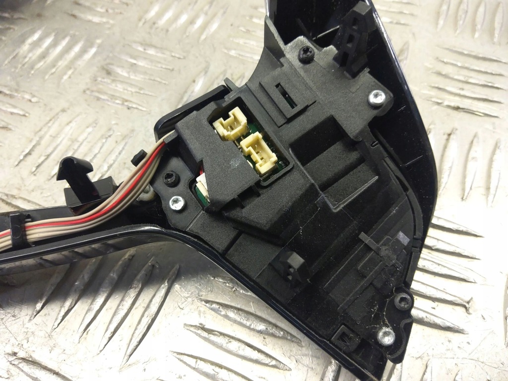 фото №11, Volkswagen e-up 2021 переключатель / кнопка руля