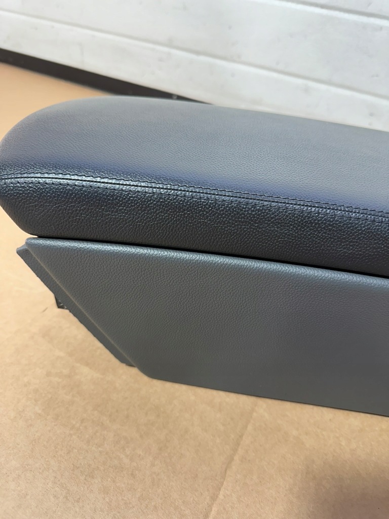 Подлокотник, бардачок средний, бардачок mercedes sl r230, w230 sa Цена