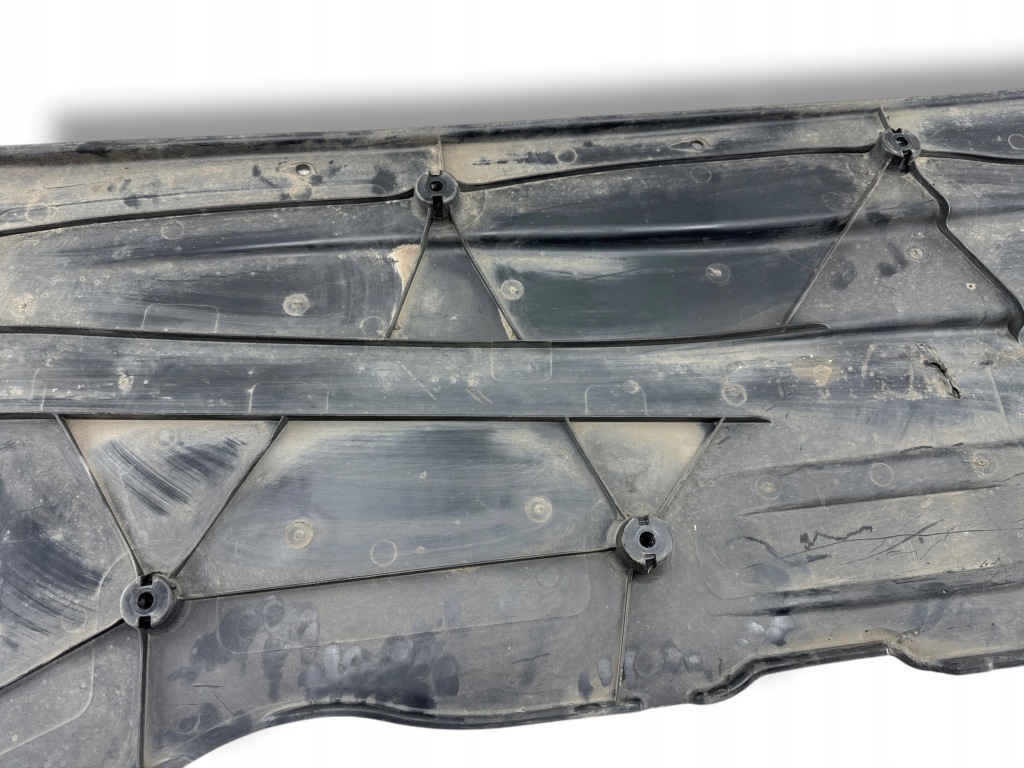 Audi q2 - 2022 левая сторона накладка боковое  подвеска с Разборки