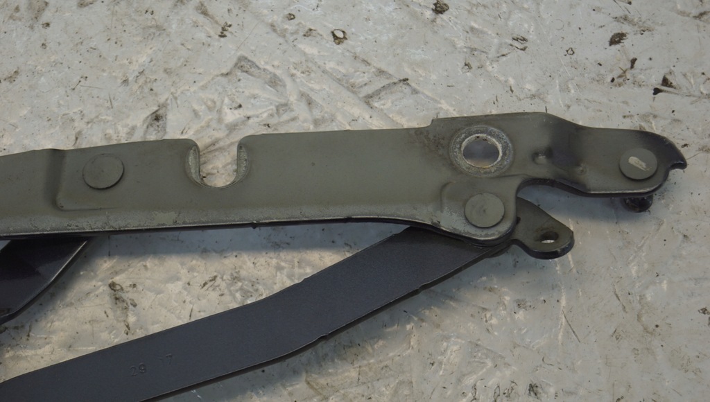 фото №7, Петля кришки багажника правий audi a4 b7 sedan