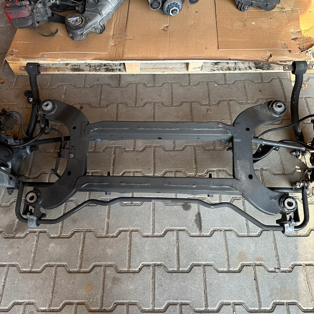 фото №11, Renault megane v e-tech ліва поворотний кулак амортизатор задня ступиця 543206va0a