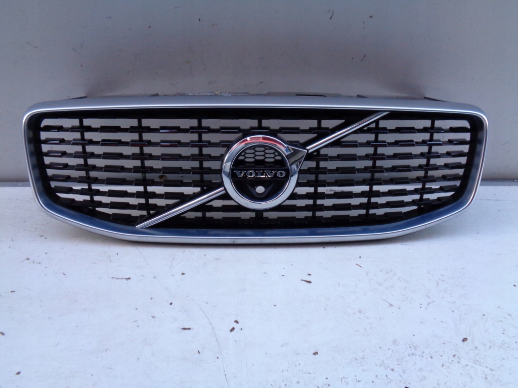 фото №1, Решётка радиатора решётка радиатора volvo xc60 ii 17- r-design pod камера