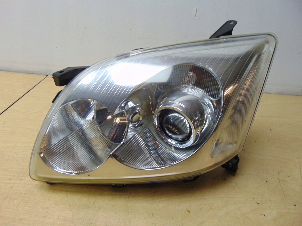 фото №5, Лампа левая перед toyota avensis t25 europa