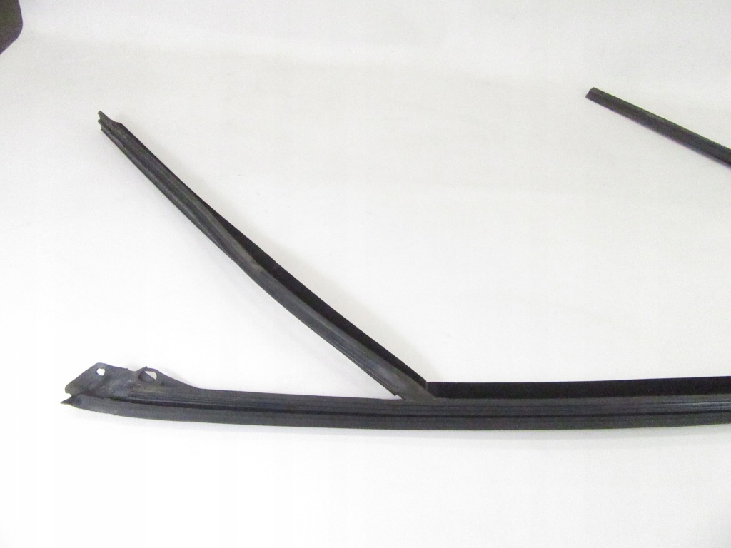 Прокладка дверь направляющая стекло правый перед bmw f15 f85 x5 7289618 Киев