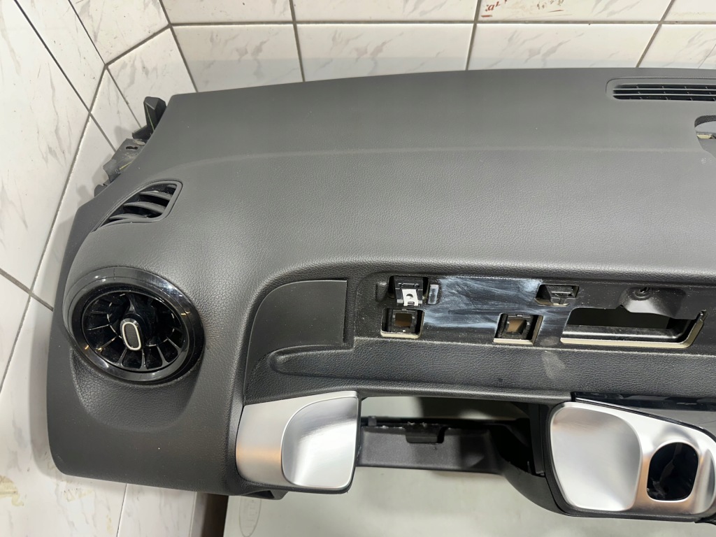фото №6, Mercedes glb 247 консоль приборная панель ремни оригинал подушка t.h