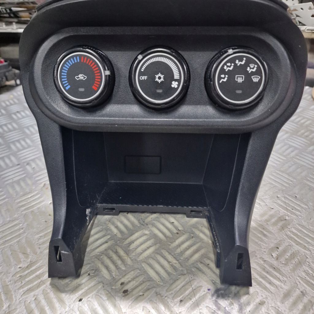 фото №1, Панель кондиционера полка mitsubishi lancer viii x