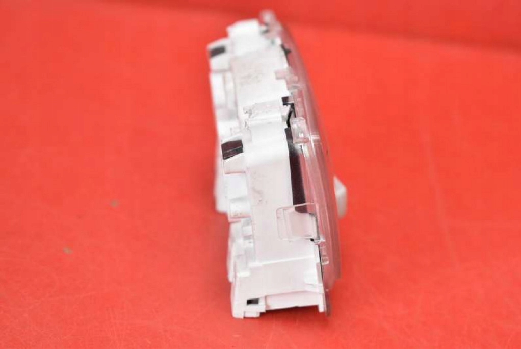 фото №5, Лампа освещение салона перед 96754056 peugeot 208 1 i lift 15-19