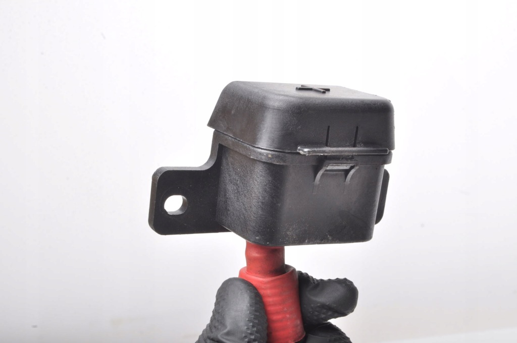 Aston martin vantage 4.7 шланг плюсовий акумулятор Недорого