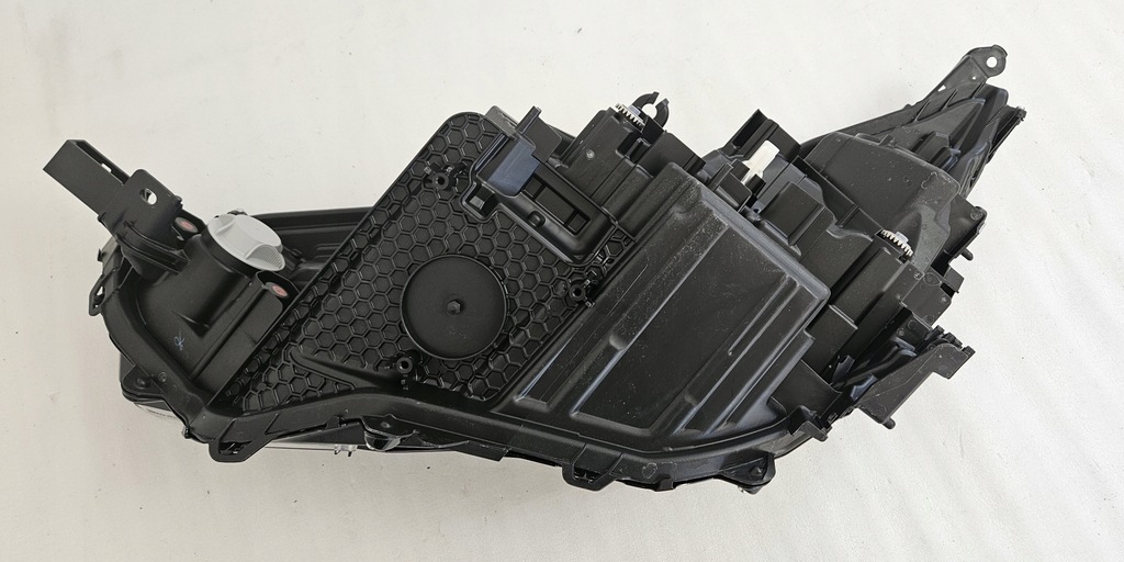 фото №9, Лампа правая перед линза toyota bz4x ea10 2022-