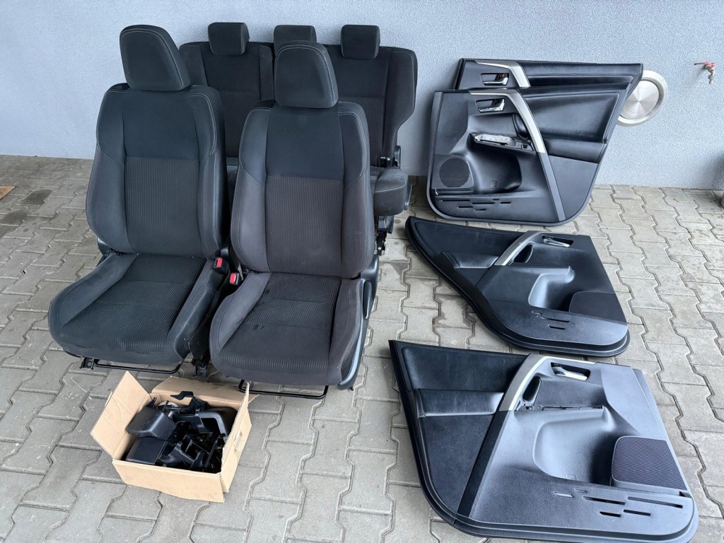 фото №1, Toyota rav 4 iv 12-18 сидіння заднє сидіння ремені оббивка двері накладки