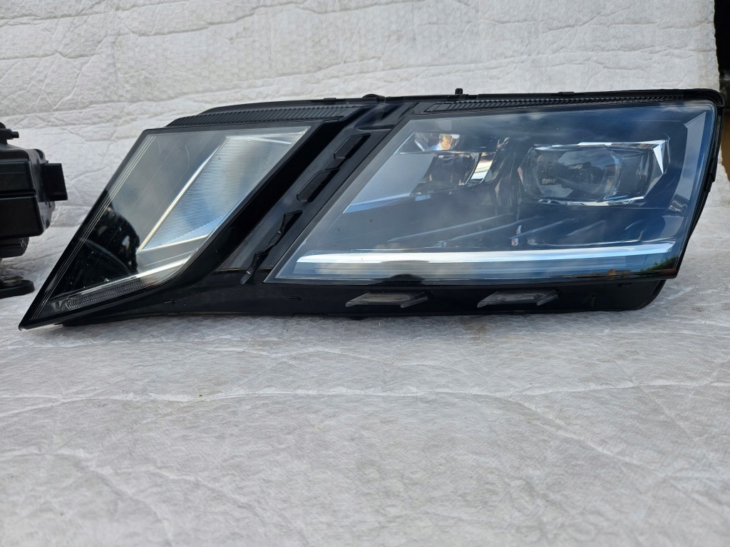 Купити Skoda octavia 5e1 рестайлінг  фара перед права або ліва full led комплектна