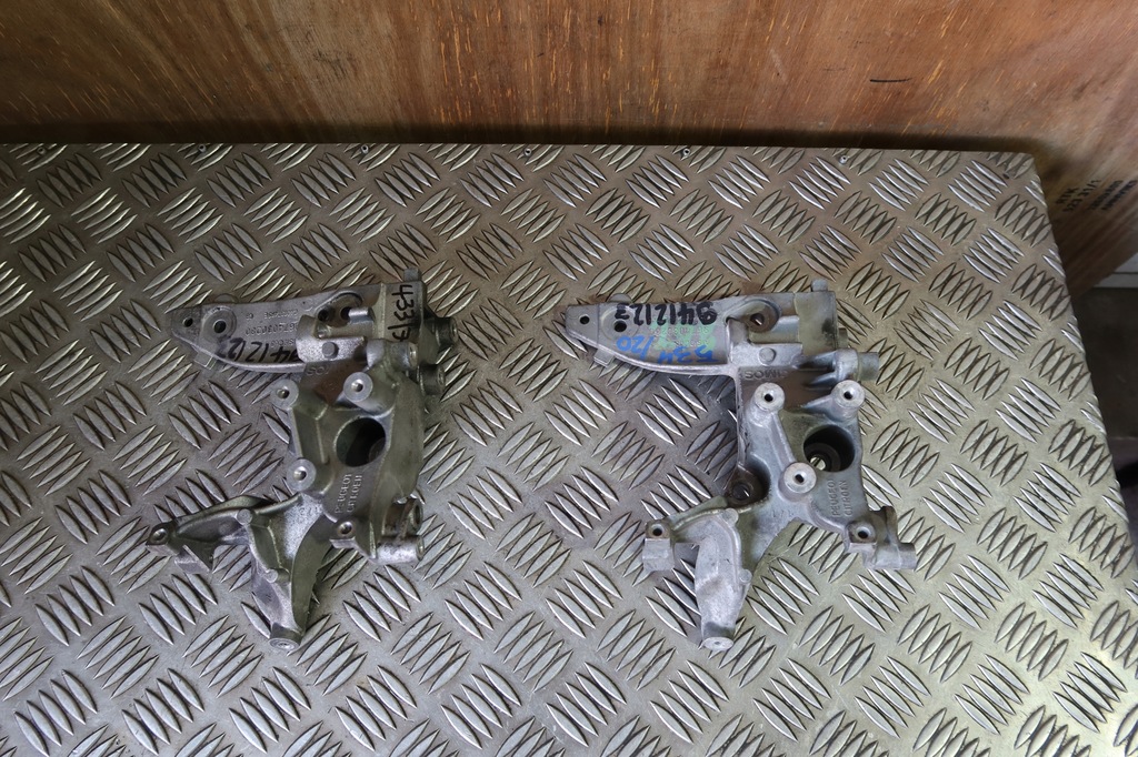 фото №1, Peugeot оригінальний номер 9674030280 кронштейн генератора