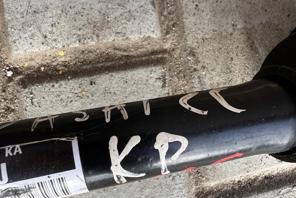 фото №8, Połośka передня ліва vw passat cc 357 8k0407271 2009