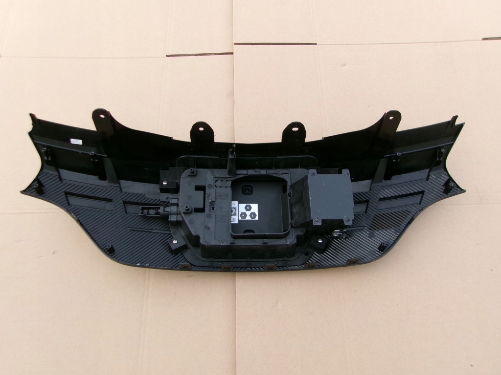 Решётка радиатора решётка  dacia spring рестайлинг  24-26 Оригинал