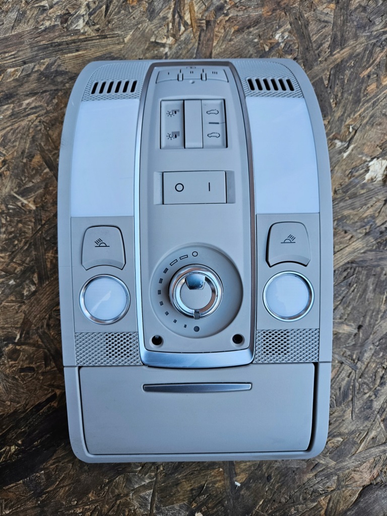 фото №1, Audi q7 4l лампа освітлення кабіни 4l0947135r