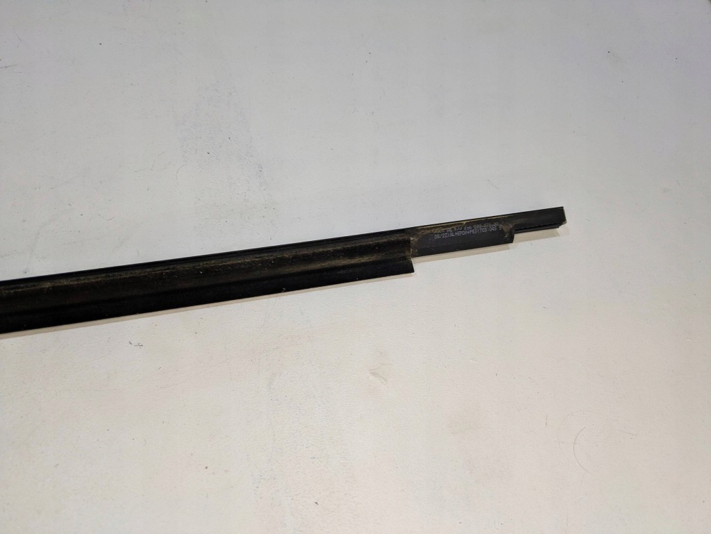 фото №8, Audi q4 sportback e-tron задня ліва гумовий прокладка двері 89a839475