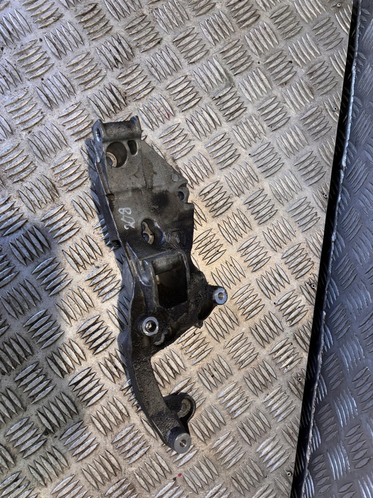 Купить Кронштейн держатель кронштейн генератора 9809714680 peugeot 2008 2 1.2t hn05 20r