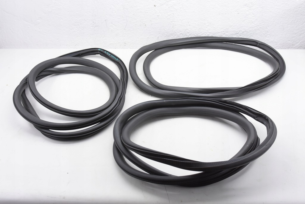 фото №1, Opel crossland x 17-24 прокладка кузовная дверь левая правая перед задняя