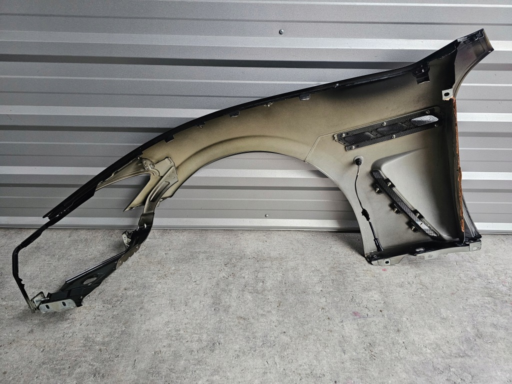 Maserati granturismo stradale крыло  правый  идеальный с Разборки