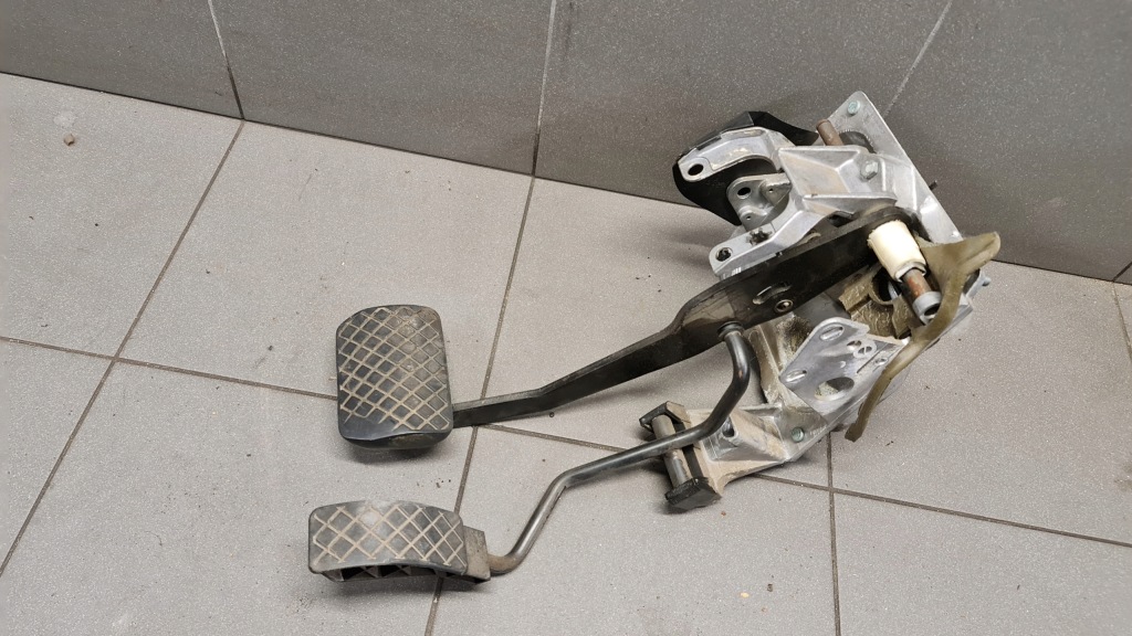 фото №1, Педаль gaz тормоз audi a8 d2 eu 4d1723115h