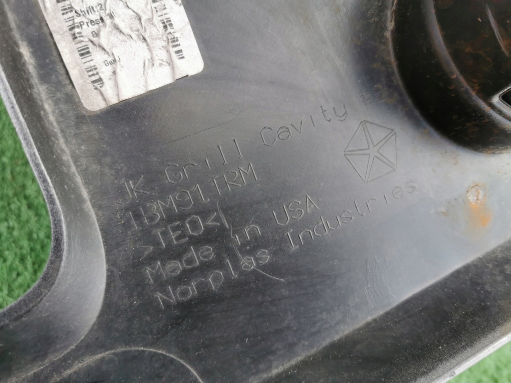 Решітка  решітка радіатора jeep wrangler jk 1bm91trm Зі Шроту