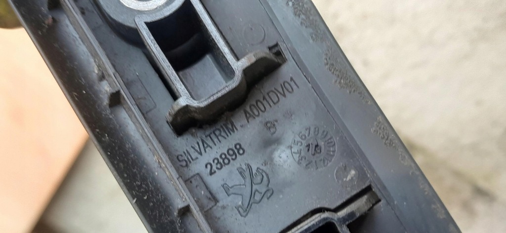 Рейлинг крышный правый  peugeot 2008 1 Киев