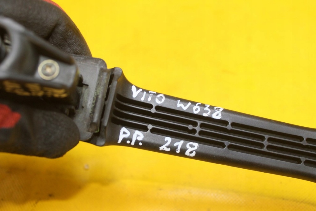 Ручка дверей правий перед vito w638 Недорого