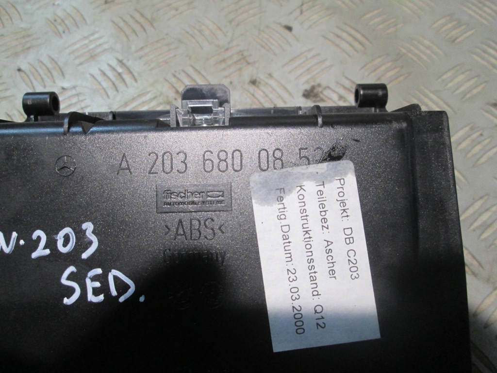 фото №4, Пепельница перед mercedes w203 a2036800852